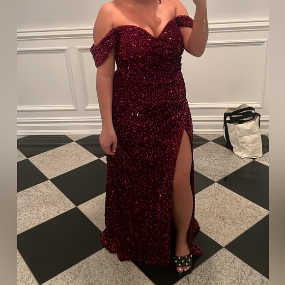 VELVET SEQUIN FITTED GOWN - Cinderella Divine CL03 - Picture 2 of 5